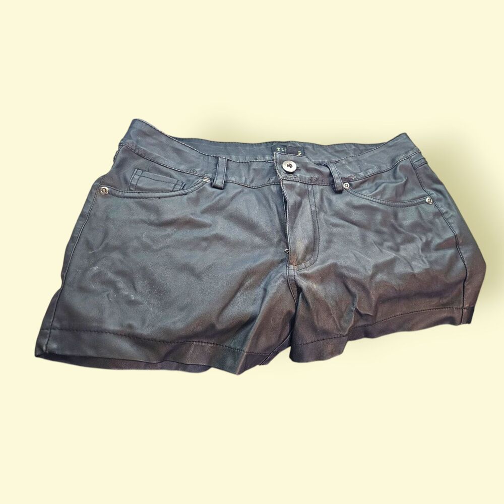Timing black shorts medium